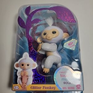 Fingerlings/Glitter‎ Monkey